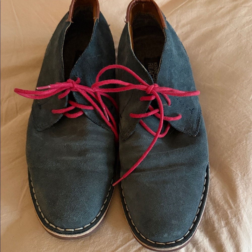 Kenneth Cole Reaction Navy Chukka Boots with Pink Laces